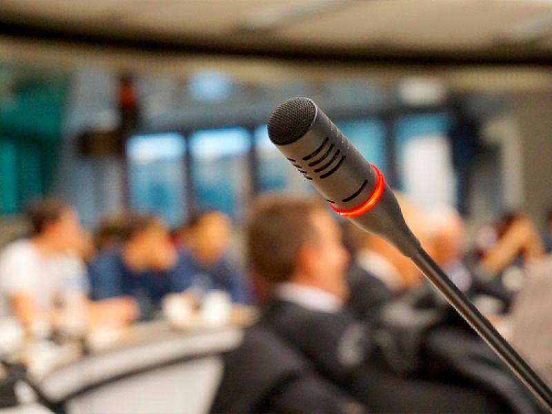 Impartición de conferencias y charlas